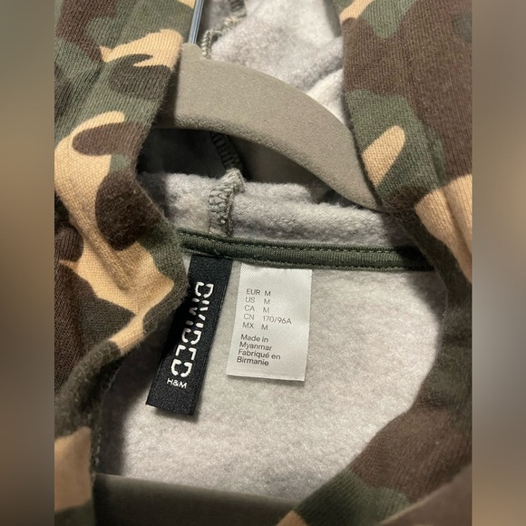 Divided H&M Camouflage Hoodie Cropped Sweatshirt - Picture 5 of 5